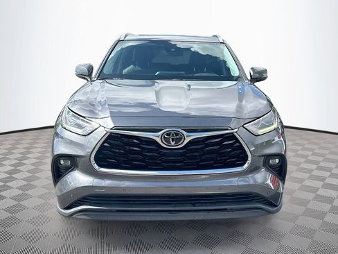 Used 2021 Toyota Highlander Limited FWD image 2