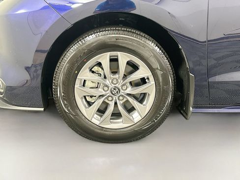 Certified 2026 Toyota Sienna XLE FWD image 34