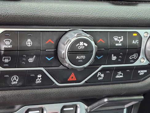Used 2024 Jeep Wrangler Unlimited Sport AWD/4WD image 18