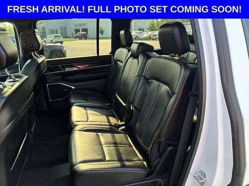Used 2023 Jeep Wagoneer 4WD w/ Premium Group I image 27