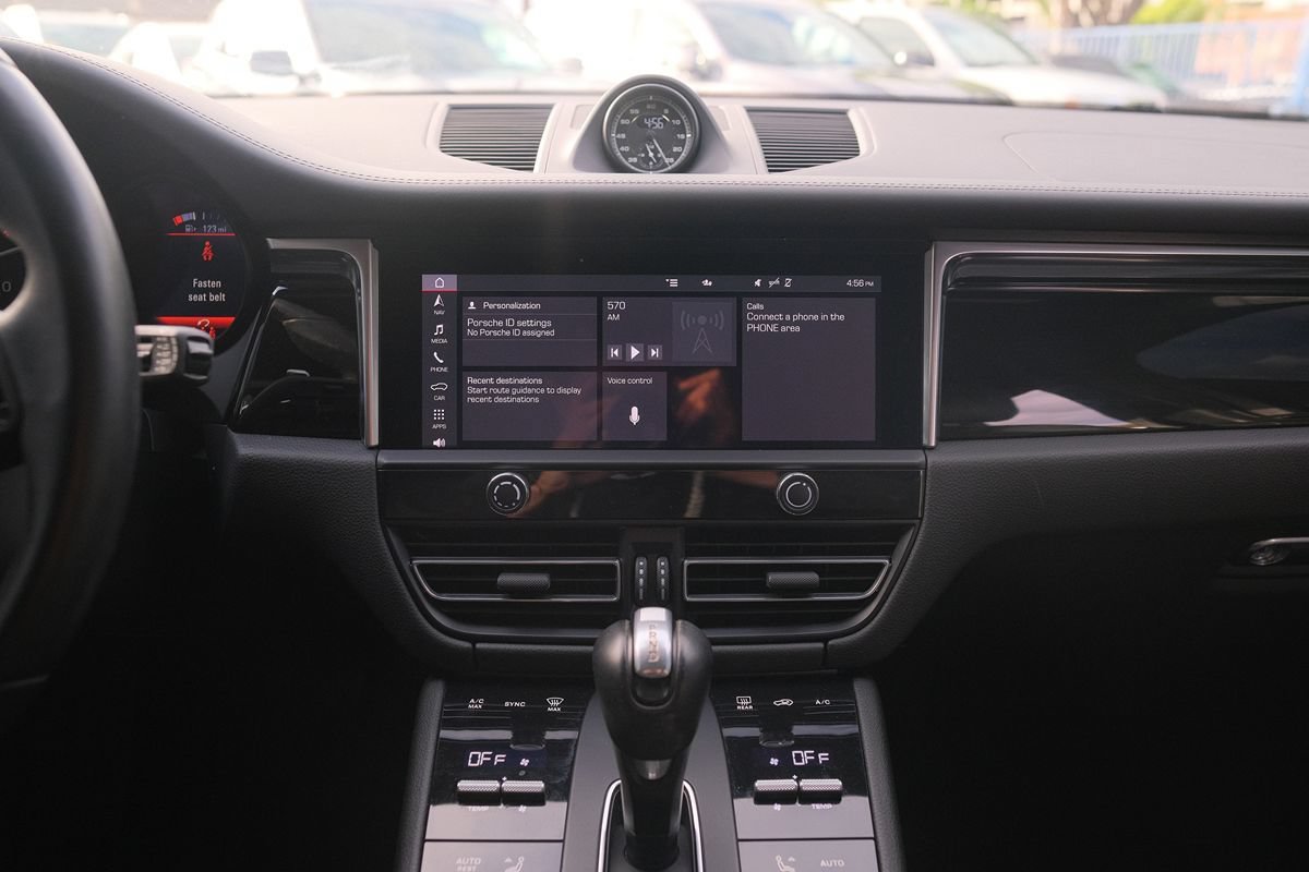 Used 2023 Porsche Macan Turbo AWD/4WD image 19