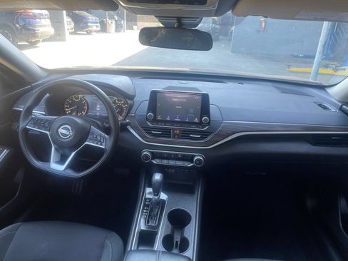 Used 2025 Nissan Altima 2.5 SV FWD image 33