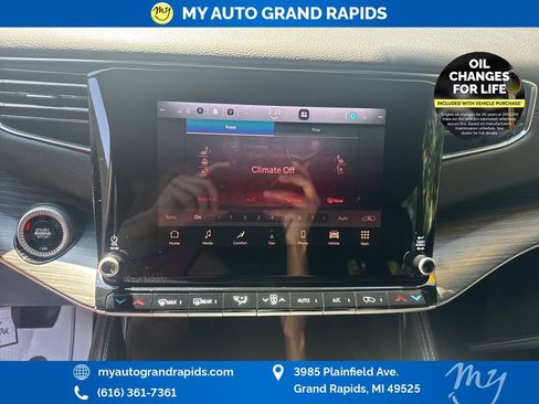 Used 2024 Jeep Wagoneer L Series II w/ Flexible Seating Group AWD/4WD image 19