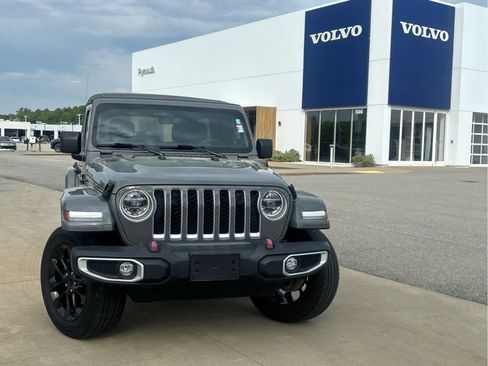 Used 2021 Jeep Wrangler Unlimited Sahara w/ Cold Weather Group AWD/4WD image 2