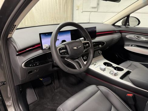 Used 2026 Genesis GV70 2.5T Advanced image 10