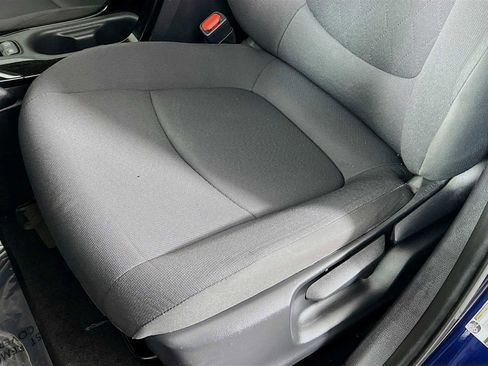 Used 2022 Toyota Corolla LE image 19