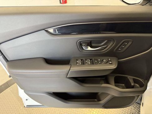 Used 2025 Honda Pilot TrailSport image 21