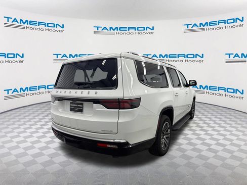 Used 2024 Jeep Wagoneer L Series II RWD image 5