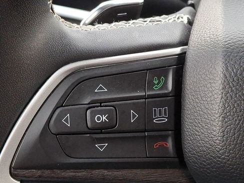 Used 2023 Jeep Grand Cherokee Limited w/ Black Appearance Package AWD/4WD image 21