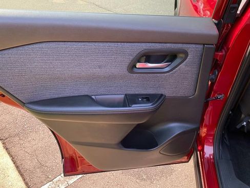 Used 2023 Nissan Rogue SV FWD image 10
