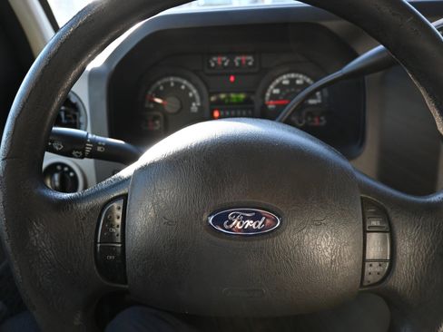 Used 2016 Ford E-350 and Econoline 350 Super Duty image 9