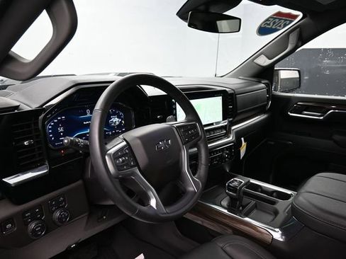 Used 2025 Chevrolet Silverado 1500 LT Trail Boss w/ Convenience Package II image 19