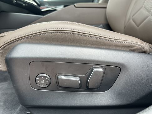 Used 2025 BMW 540i xDrive AWD/4WD image 40