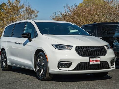 New 2026 Chrysler Pacifica Select FWD image 2
