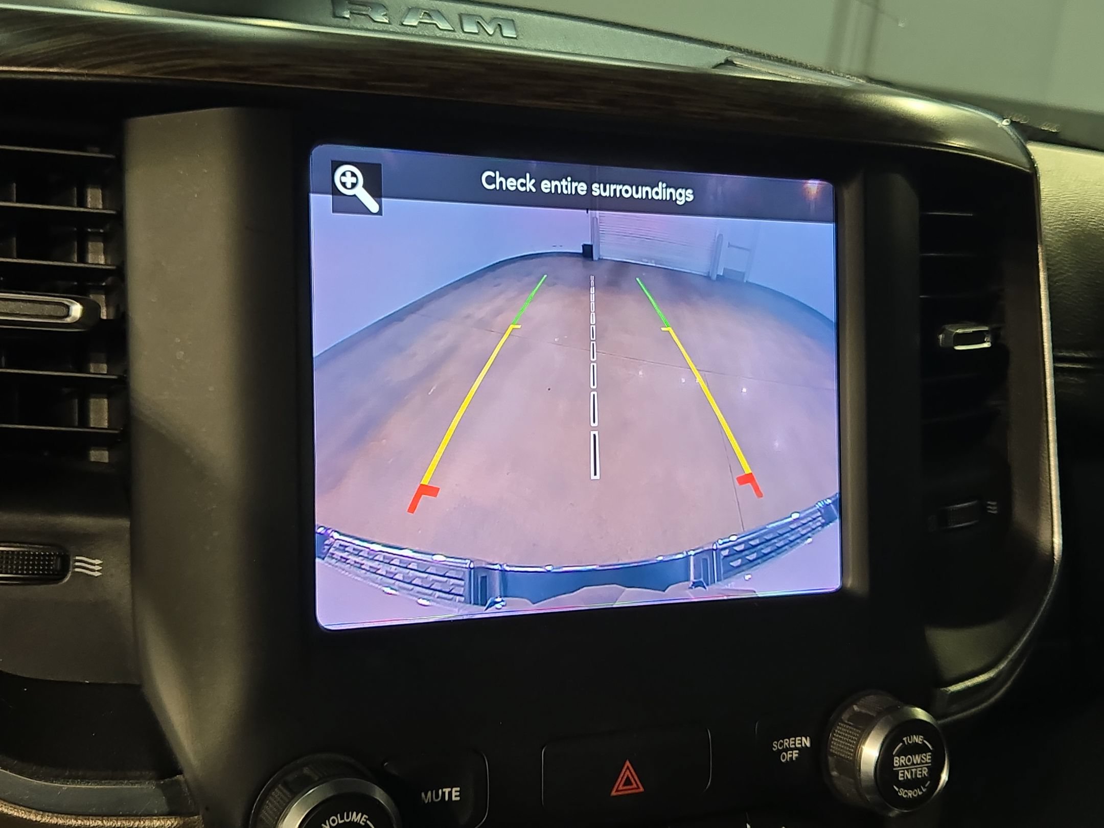 Used 2019 RAM 1500 Laramie AWD/4WD image 30