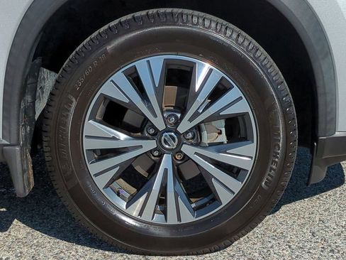 Certified 2021 Nissan Rogue SV image 11