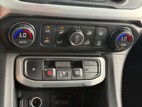 Used 2021 GMC Acadia SLT w/ Technology Package FWD image 31