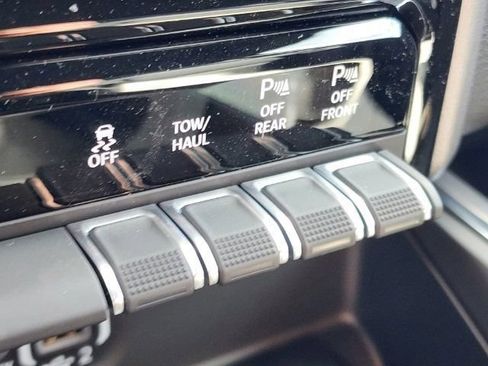 Used 2024 RAM 1500 Laramie AWD/4WD image 11