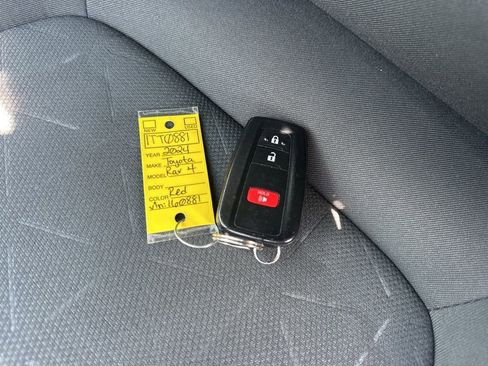 Used 2024 Toyota RAV4 XLE image 32