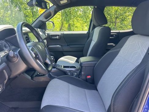 Used 2023 Toyota Tacoma TRD Off-Road w/ Technology Package AWD/4WD image 9