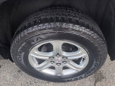 Used 2018 GMC Acadia SLE w/ LPO, Floor Liner Package image 13