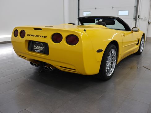 Used 2000 Chevrolet Corvette Convertible w/ Memory Pkg RWD image 35