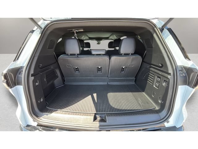 Used 2026 Chevrolet Traverse High Country FWD image 32