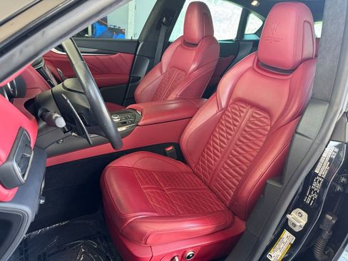 Used 2022 Maserati Levante Trofeo image 17