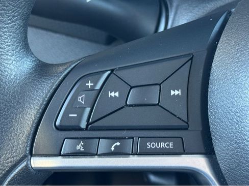 Used 2020 Nissan Kicks S image 18