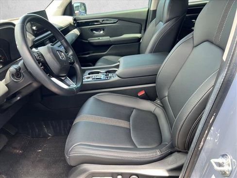 Used 2025 Honda Pilot Touring image 9