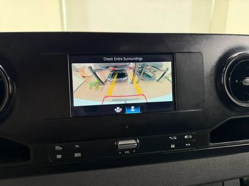 Used 2019 Mercedes-Benz Sprinter 2500 image 40
