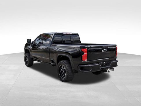 Used 2024 Chevrolet Silverado 2500 High Country w/ High Country Premium Package AWD/4WD image 3