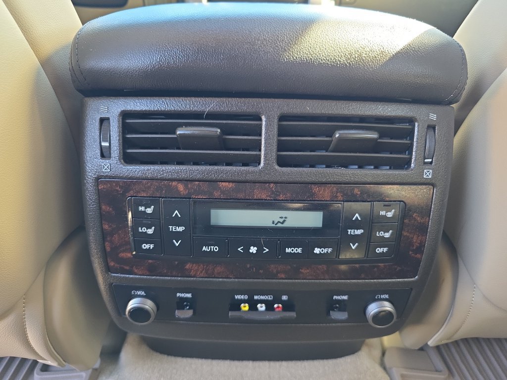 Used 2011 Toyota Land Cruiser w/ Upgrade Pkg AWD/4WD image 38