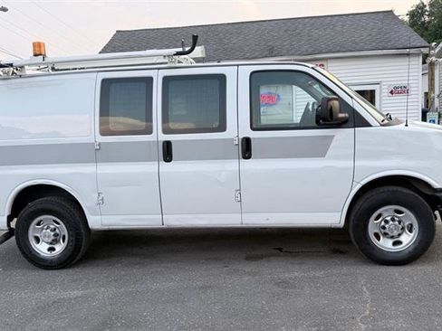 Used 2011 Chevrolet Express 2500 RWD image 8
