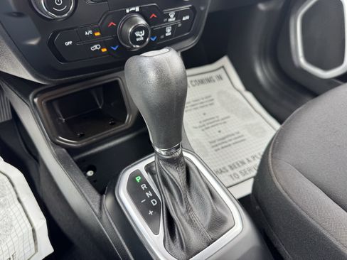 Used 2019 Jeep Renegade Latitude FWD image 13