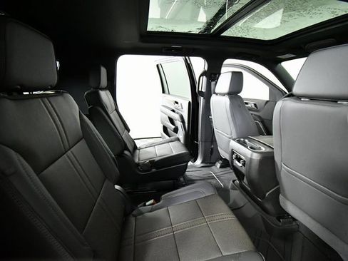 New 2025 Chevrolet Suburban High Country image 25