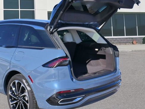 Used 2025 Lincoln Nautilus Black Label image 17