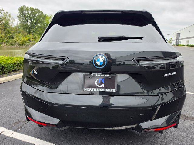 Used 2024 BMW iX xDrive50 w/ Premium Package AWD/4WD image 10
