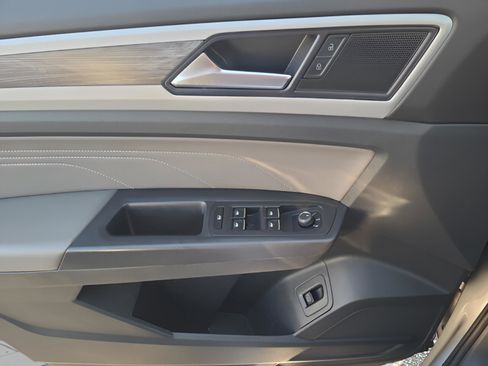 Used 2022 Volkswagen Atlas Cross Sport SE w/ Panoramic Sunroof Package image 31