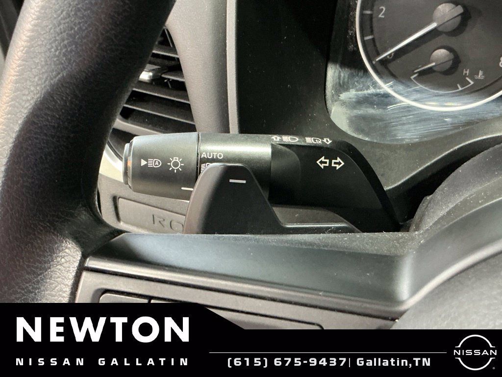 Used 2023 Nissan Rogue S FWD image 29