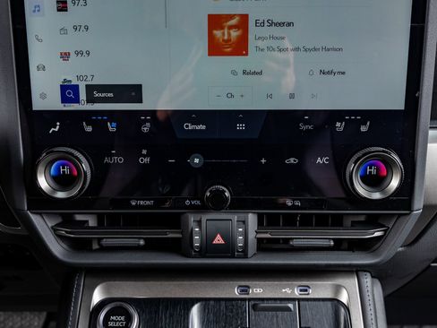 Used 2025 Lexus GX 550 image 27