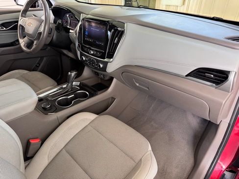 Used 2020 Chevrolet Traverse LT FWD image 17