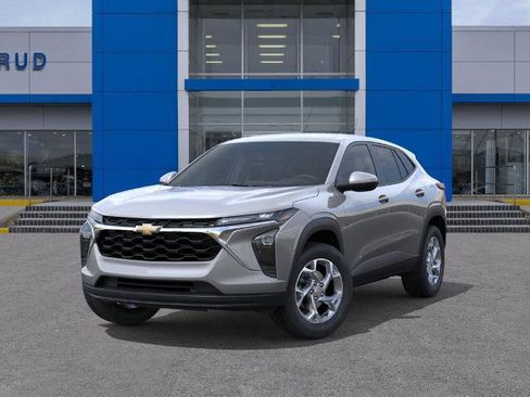 New 2026 Chevrolet Trax LS w/ LS Convenience Package FWD image 6