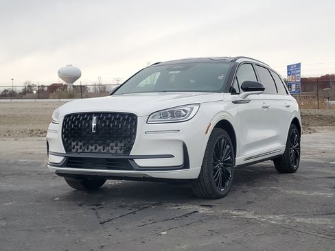 New 2026 Lincoln Corsair Reserve w/ Jet Appearance Package image 2