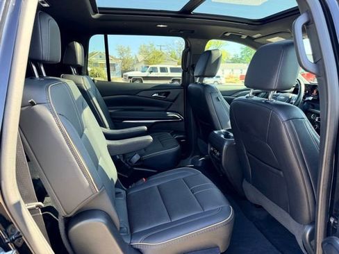 Used 2025 Chevrolet Traverse High Country AWD/4WD image 36