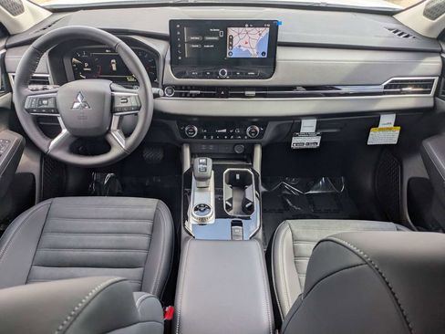 New 2026 Mitsubishi Outlander SE FWD image 14