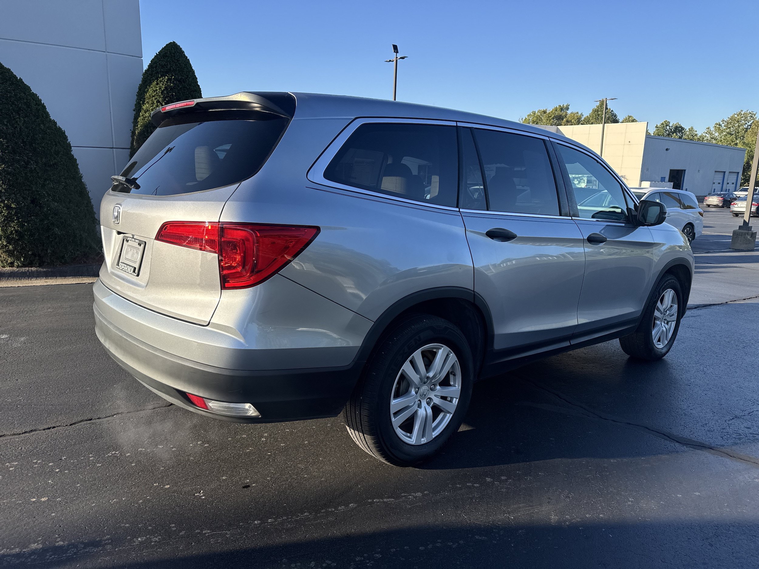 Used 2017 Honda Pilot LX image 5