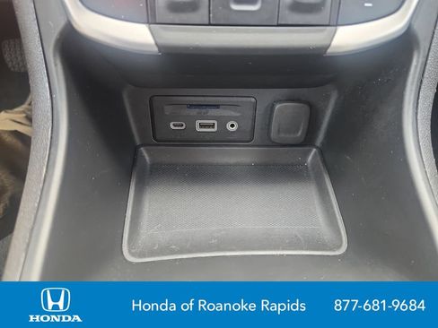 Used 2024 GMC Terrain SLT FWD image 25