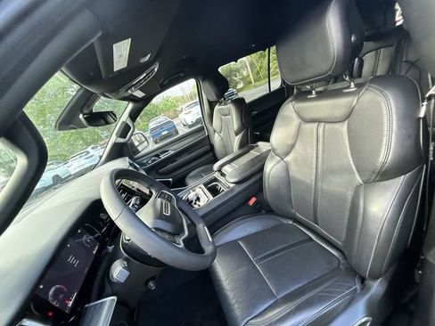 Used 2023 Jeep Wagoneer Series III w/ Convenience Group I AWD/4WD image 15
