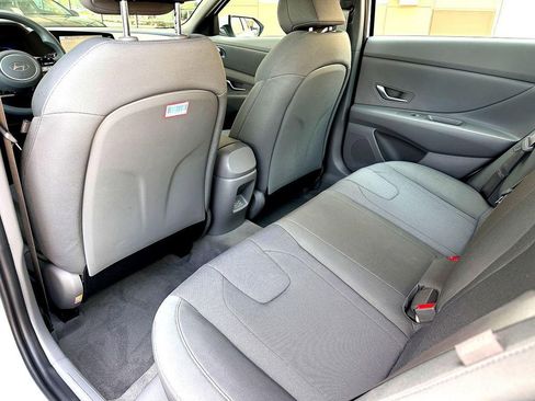 Used 2025 Hyundai Elantra SE w/ Cargo Package image 25